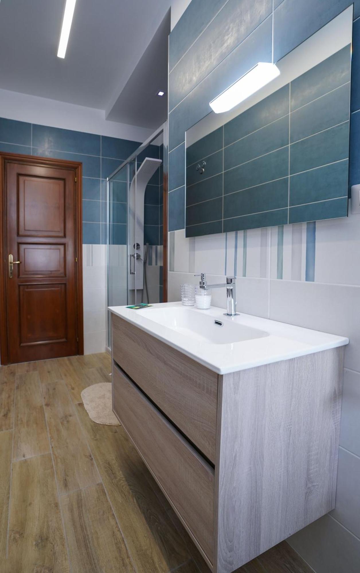 La Casa Di Azzurra Centro Citta Appartamento Fino A 4 Posti Letto E 2 Bagni Foggia Buitenkant foto